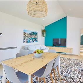 3 bedroom villa with infinity pool and jacuzzi, Scopello, sleeps 5-6